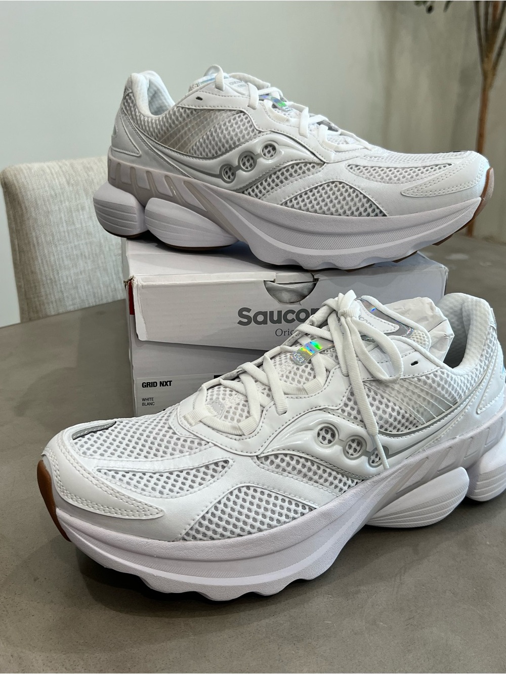 Saucony unisex size 11.5 White Mesh Grid NXT Sneakers